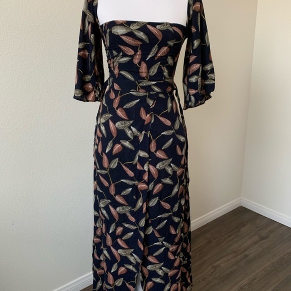Elegant Leaf Print Maxi Dress - Picture 1 of 6